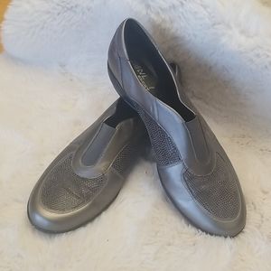 Vanelli sport silver slip-ons 8.5